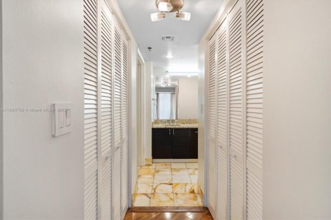 Copropriété à vendre à Miami, Floride: 2 chambres, 95.22 m2 № 1950174 - photo 10