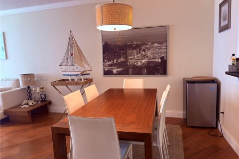 Condo in Sunny Isles Beach, Florida, 2 bedrooms № 2193742 - photo 8