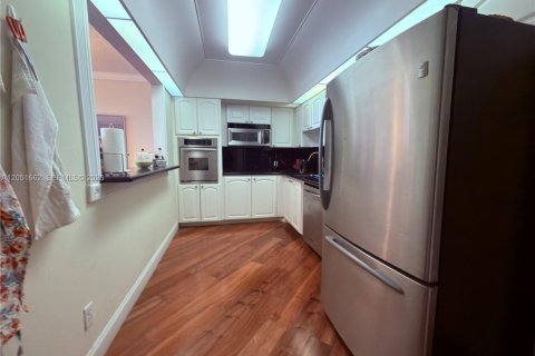 Condo in Sunny Isles Beach, Florida, 2 bedrooms № 2193742 - photo 3