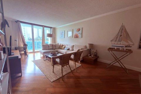 Condo in Sunny Isles Beach, Florida, 2 bedrooms № 2193742 - photo 6