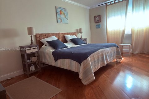 Condo in Sunny Isles Beach, Florida, 2 bedrooms № 2193742 - photo 9