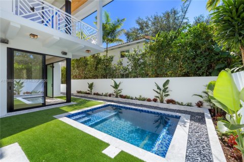 Townhouse in Coral Gables, Florida 6 bedrooms, 275.18 sq.m. № 2047314 - photo 19