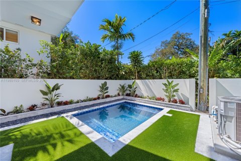 Townhouse in Coral Gables, Florida 6 bedrooms, 275.18 sq.m. № 2047314 - photo 20