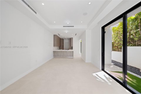 Townhouse in Coral Gables, Florida 6 bedrooms, 275.18 sq.m. № 2047314 - photo 22