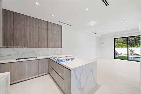 Townhouse in Coral Gables, Florida 6 bedrooms, 275.18 sq.m. № 2047314 - photo 27
