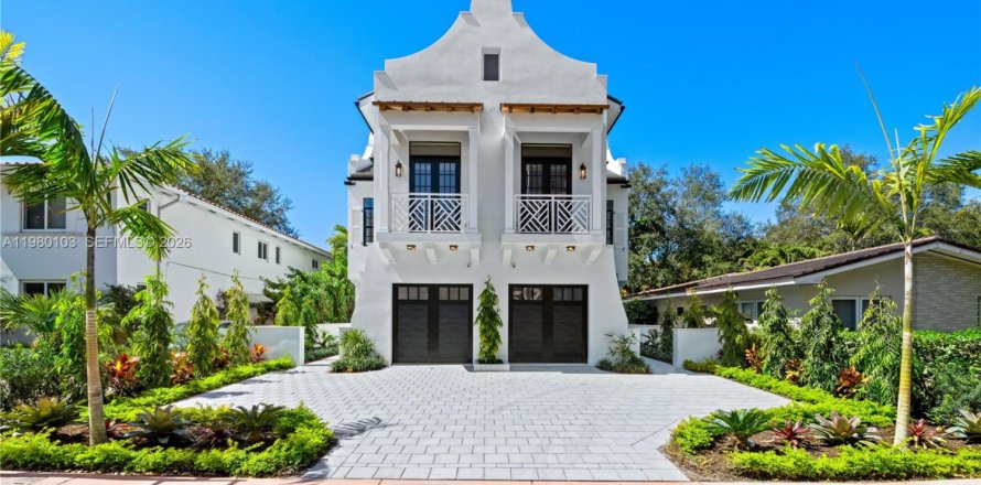 Townhouse in Coral Gables, Florida 6 bedrooms, 275.18 sq.m. № 2047314