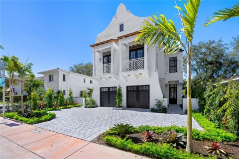 Townhouse in Coral Gables, Florida 6 bedrooms, 275.18 sq.m. № 2047314 - photo 12