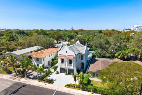 Townhouse in Coral Gables, Florida 6 bedrooms, 275.18 sq.m. № 2047314 - photo 6