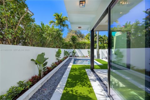 Townhouse in Coral Gables, Florida 6 bedrooms, 275.18 sq.m. № 2047314 - photo 17