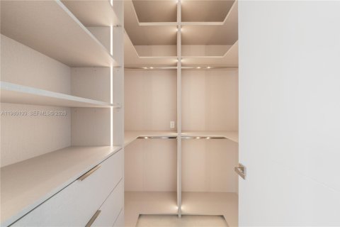 Townhouse in Coral Gables, Florida 6 bedrooms, 275.18 sq.m. № 2047314 - photo 25
