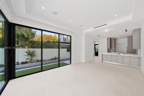 Townhouse in Coral Gables, Florida 6 bedrooms, 275.18 sq.m. № 2047314 - photo 30