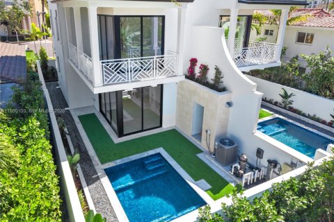 Townhouse in Coral Gables, Florida 6 bedrooms, 275.18 sq.m. № 2047314 - photo 11