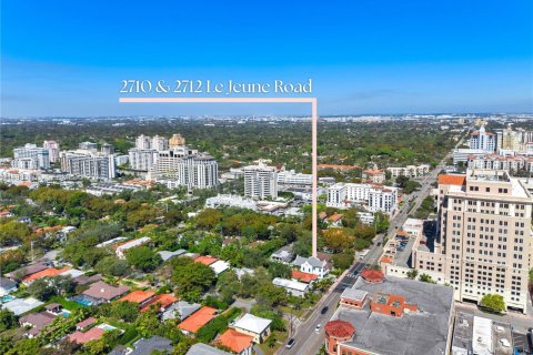 Townhouse in Coral Gables, Florida 6 bedrooms, 275.18 sq.m. № 2047314 - photo 2