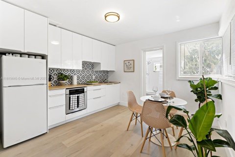 Villa ou maison à louer à Fort Lauderdale, Floride: 1 chambre, 27.87 m2 № 1768300 - photo 6