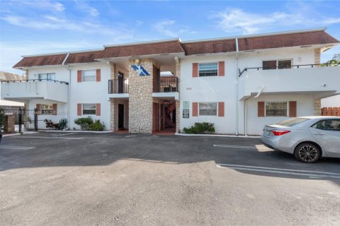 Condominio en venta en Pompano Beach, Florida, 2 dormitorios, 82.68 m2 № 1935874 - foto 2