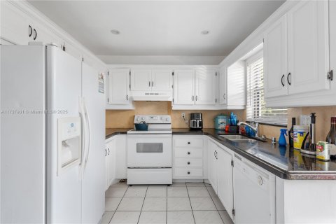 Condominio en venta en Pompano Beach, Florida, 2 dormitorios, 82.68 m2 № 1935874 - foto 5
