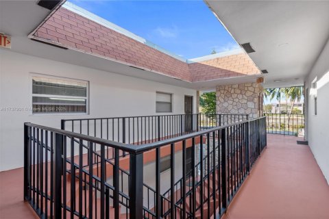 Condominio en venta en Pompano Beach, Florida, 2 dormitorios, 82.68 m2 № 1935874 - foto 4