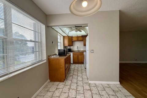 Condo in West Palm Beach, Florida, 2 bedrooms  № 2242321 - photo 19