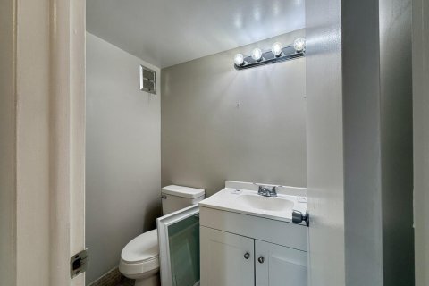 Condo in West Palm Beach, Florida, 2 bedrooms  № 2242321 - photo 24