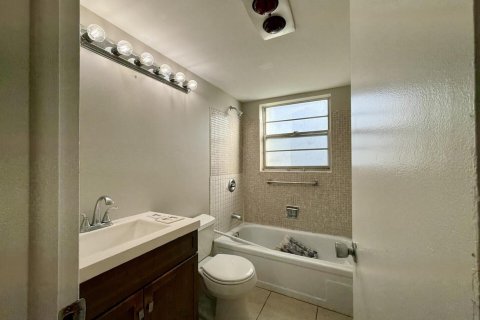Condo in West Palm Beach, Florida, 2 bedrooms  № 2242321 - photo 23