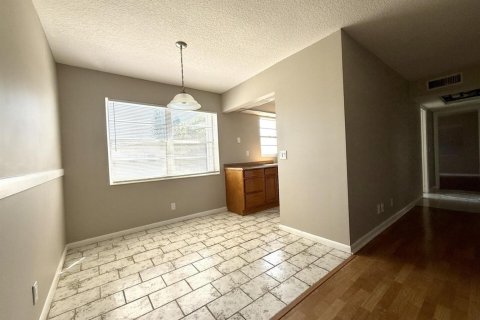 Condo in West Palm Beach, Florida, 2 bedrooms  № 2242321 - photo 3