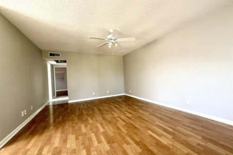 Condo in West Palm Beach, Florida, 2 bedrooms  № 2242321 - photo 5