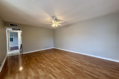 Condo in West Palm Beach, Florida, 2 bedrooms  № 2242321 - photo 21