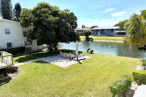 Condo in West Palm Beach, Florida, 2 bedrooms  № 2242321 - photo 12