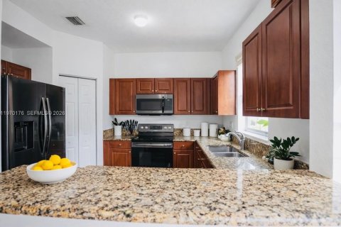 Touwnhouse à vendre à Homestead, Floride: 4 chambres, 161.28 m2 № 2084840 - photo 13