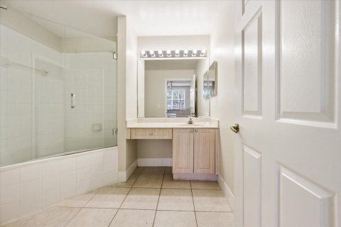 Condo in Wellington, Florida, 2 bedrooms  № 2392403 - photo 17