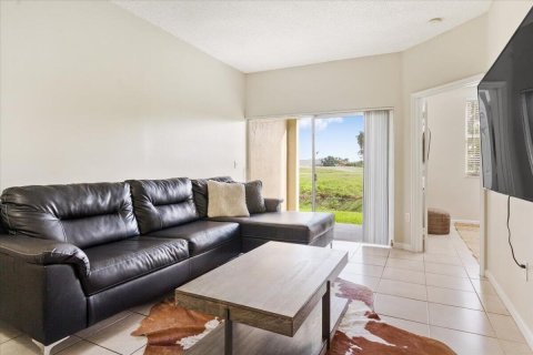 Condo in Wellington, Florida, 2 bedrooms  № 2392403 - photo 6