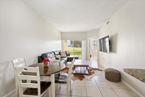 Condo in Wellington, Florida, 2 bedrooms  № 2392403 - photo 5