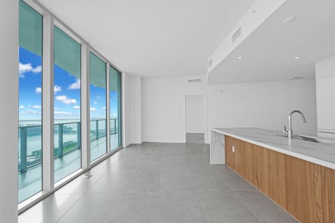 Copropriété à vendre à Miami, Floride: 2 chambres, 123.19 m2 № 2435486 - photo 12