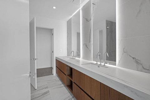 Copropriété à vendre à Miami, Floride: 2 chambres, 123.19 m2 № 2435486 - photo 25