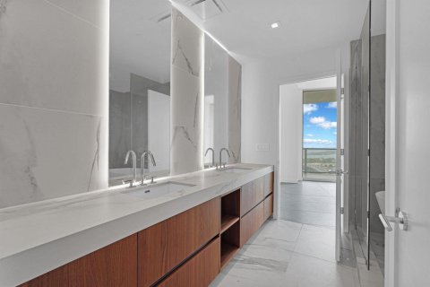 Copropriété à vendre à Miami, Floride: 2 chambres, 123.19 m2 № 2435486 - photo 26