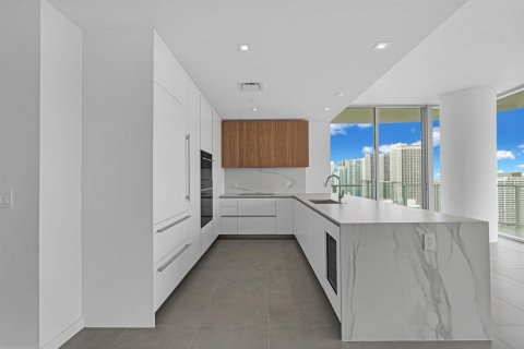 Copropriété à vendre à Miami, Floride: 2 chambres, 123.19 m2 № 2435486 - photo 13