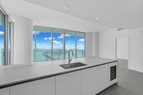 Copropriété à vendre à Miami, Floride: 2 chambres, 123.19 m2 № 2435486 - photo 15