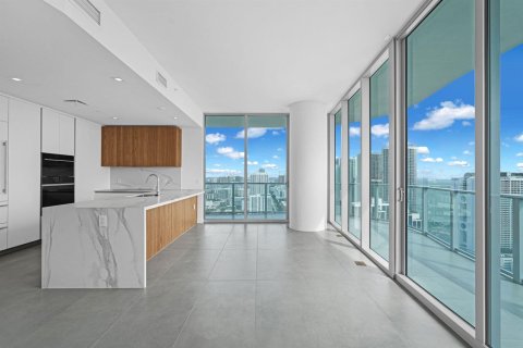 Copropriété à vendre à Miami, Floride: 2 chambres, 123.19 m2 № 2435486 - photo 11