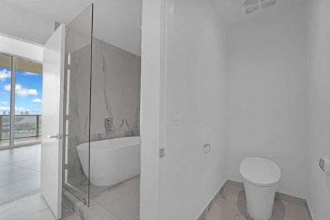 Copropriété à vendre à Miami, Floride: 2 chambres, 123.19 m2 № 2435486 - photo 27