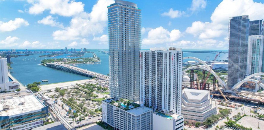 Condo à Miami, Floride, 2 chambres  № 2435486