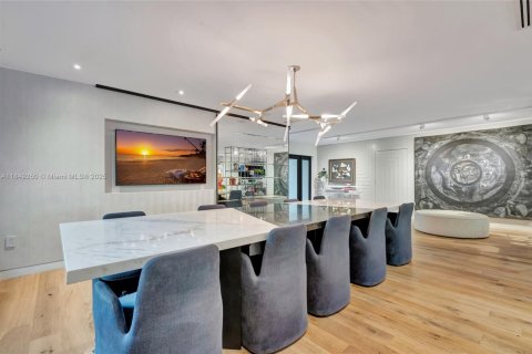 Casa en venta en Miami Beach, Florida, 5 dormitorios, 351.54 m2 № 1923542 - foto 10