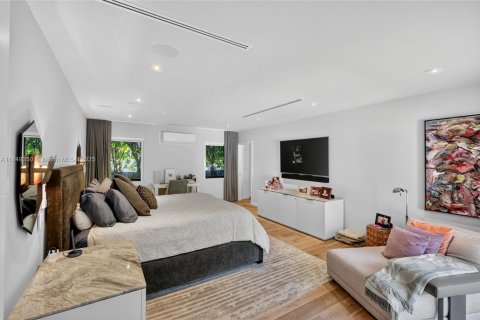 Casa en venta en Miami Beach, Florida, 5 dormitorios, 351.54 m2 № 1923542 - foto 26