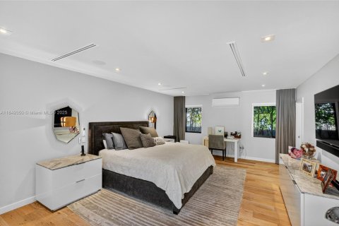 Casa en venta en Miami Beach, Florida, 5 dormitorios, 351.54 m2 № 1923542 - foto 27
