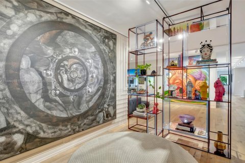 Casa en venta en Miami Beach, Florida, 5 dormitorios, 351.54 m2 № 1923542 - foto 2