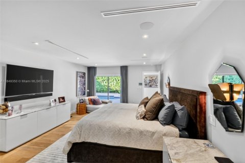 Casa en venta en Miami Beach, Florida, 5 dormitorios, 351.54 m2 № 1923542 - foto 28
