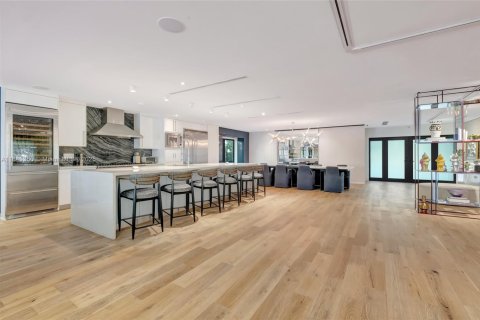 Casa en venta en Miami Beach, Florida, 5 dormitorios, 351.54 m2 № 1923542 - foto 11