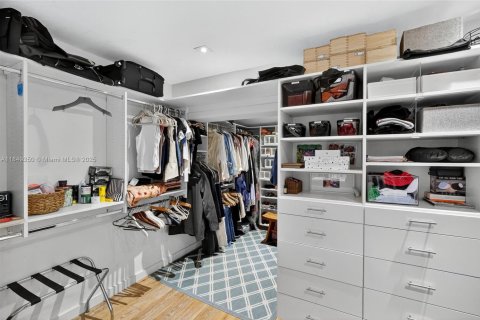 Casa en venta en Miami Beach, Florida, 5 dormitorios, 351.54 m2 № 1923542 - foto 30