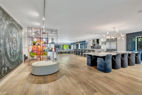 Casa en venta en Miami Beach, Florida, 5 dormitorios, 351.54 m2 № 1923542 - foto 1