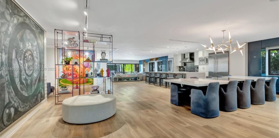 Casa en Miami Beach, Florida 5 dormitorios, 351.54 m2 № 1923542