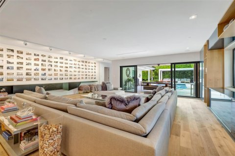 Casa en venta en Miami Beach, Florida, 5 dormitorios, 351.54 m2 № 1923542 - foto 14